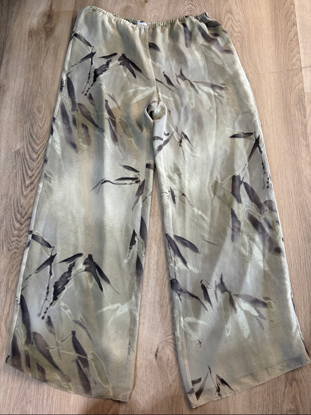 Armani Collezioni Silk Wide-Leg Trousers - Abstract Bamboo Print size 10 green